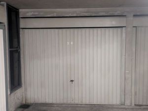 Loue Box fermé / garage pour une voiture ou stockage