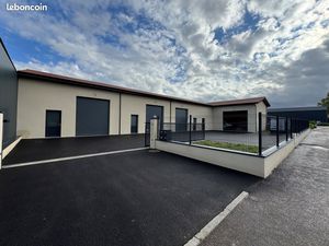 Locaux professionnels  entrepôts 145m2