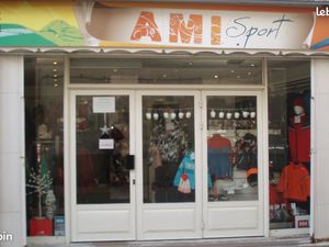 Droit au bail ou fonds de commerce vêtements et articles de sport à vendre à Villard de La