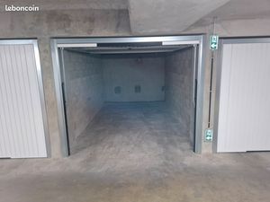 Garage fermé 12.5m² à L’Arbesle - Parking voiture moto- Stockage