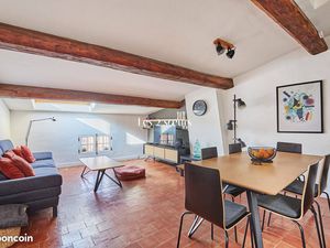 Appartement deux chambres + bureau place de la Mairie