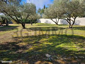 Terrain 920 m² Uzes