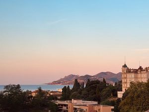 Cannes – 3 pièces meublé 6e étage  terrasse sud  aperçu mer secteur Suquet/Forville