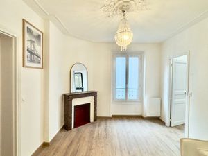 Appartement de deux pièces quartier Sèvres-Lecourbe