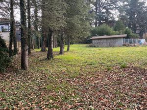 Très beau terrain plat viabilisé St Just Centre non inondable