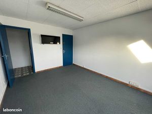 Local bureaux 65 m²