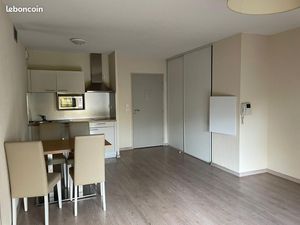Location T2 MEUBLE 49  49 M² + TERRASSE +PKG sous sol – MÉTRO BARRIÈRE DE PARIS (350M)