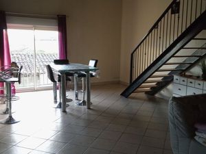 Appartement meublé de 96 mètre carré loyer de 750 plus 15 de ordures ménagères un CDI exig