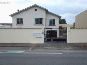 Appart meuble 650+charges 55m2 3 pièces Pessac centre