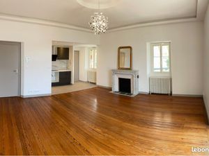 T2 refait à neuf vue lac et Aix les Bains proche centre ville