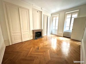 Magnifique T3 Place Bellecour avec tout le charme de l'Haussmannien