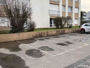 Place de parking en résidence
