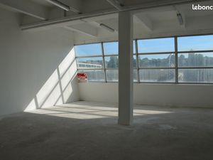 Local agréable 90m²