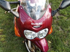 MOTO SUZUKI
