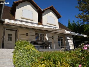 Maison de 285 m2 avec logement indépendant – Quartier calme Poligny