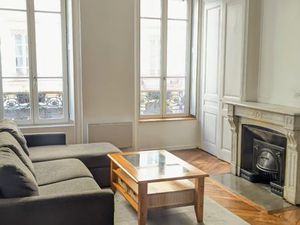 T2bis avec cachet  particulier