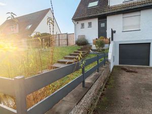 Maison 4 chambres – très lumineuse – jardin sud – double garage – sous-sol complet