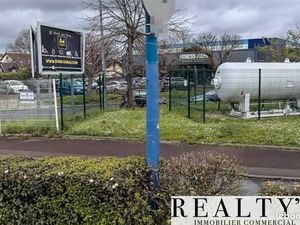 Local commercial 2 000 m²