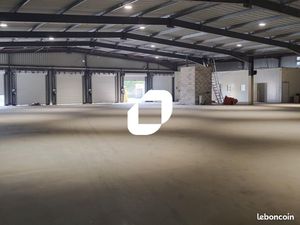 Local d'activité 2 407 m²