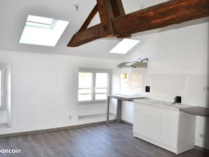 Appartement 2 pièces 50 m² environ  entièrement rénové 460 3eme étage