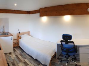 Studio indépendant meublé et équipé – pour étudiant(e) – chez l’habitant – en parfait état