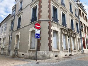 À Louer : Local Commercial/Bureau de 65 m² à Montargis
