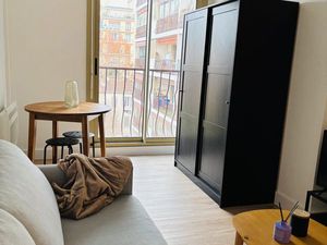 Grand T1 lumineux – 5ᵉ étage avec ascenseur – Rue Saint-Pierre (13005 Marseille)