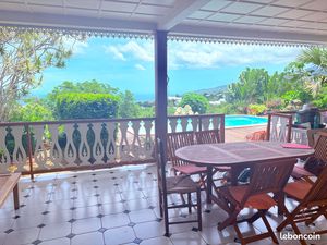 Villa T5 en meublé bois de Nèfles st paul