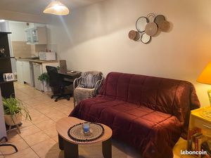 Loue studio meublé face campus et centre commercial Neyrpic à partir de 60 e la nuit