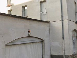 Garage 15 mètres carrés et parking 14 mètres carrés a louer