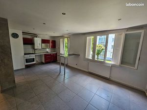 Appartement 53m2 - 3 pièces - 640 euros (CC)