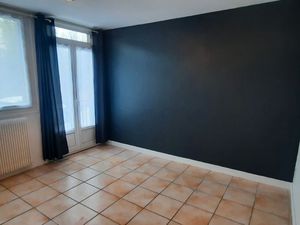 A louer appartement . T2 . 45 m2 RDC a coté de Michelin au carme