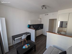 Studio meublé  Béziers centre  25 m²  refait à neuf