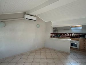 T2 à louer avec terrasse tropézienne