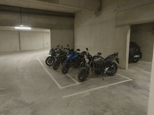 ? Emplacements motos dans résidence sécurisée