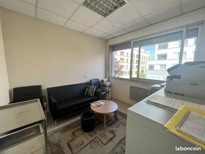Local commercial 40 m² Saint-Priest