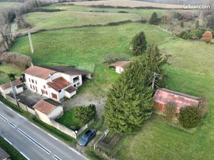 Maison avec de nombreuses dépendances et 40 333 m² de terrain