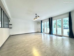 Grand T5 de 116m2 - proche Centre ville - Terrasse & Parking - Calme & lumineux