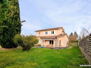 Villa 5 chambres sur 2500 m² de Terrain
