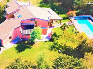 Maison architecte 250m². Garage 50m². Jardin 2700m². Véranda. Piscine. Vue Pyrénées