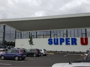 Bail à céder local centre commercial SUPER U