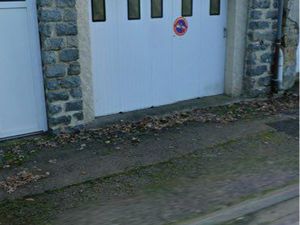 Local pour stockage / garde meubles / garage