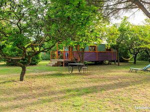 Roulotte 20m² dans un parc arboré Barthelasse