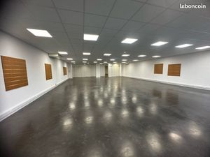 Local commercial 260 m2 ou 370 m2