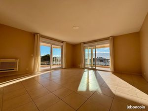 A SAISIR - APPARTEMENT 3 PIECES 79m2 - VUE MER - CAVE ET GARAGE - 1500/MOIS CC