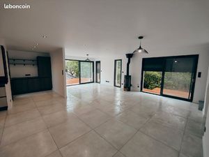 Maison avec piscine dans quartier Bellevue