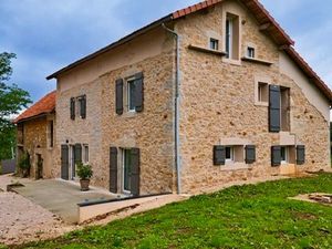 Maison en pierres  au calme  isolee  lumineuse proche de cajarc et villeneuve (aveyron)