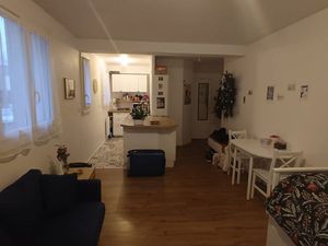 Vend spacieux studio avec cave aménagée