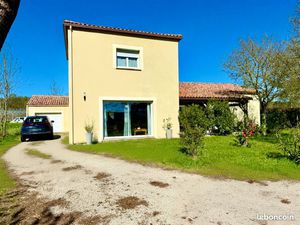 À vendre – Maison d’architecte de 2016 – 166 m² – DPE A – Terrain 1500 m² – Secteur calme 