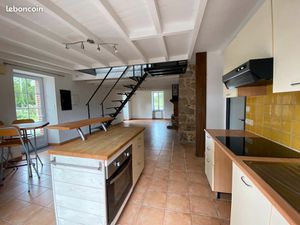 Maison pierrres / poutres tt confort  3 ch + un bureau  dont une suite parentale  cheminée